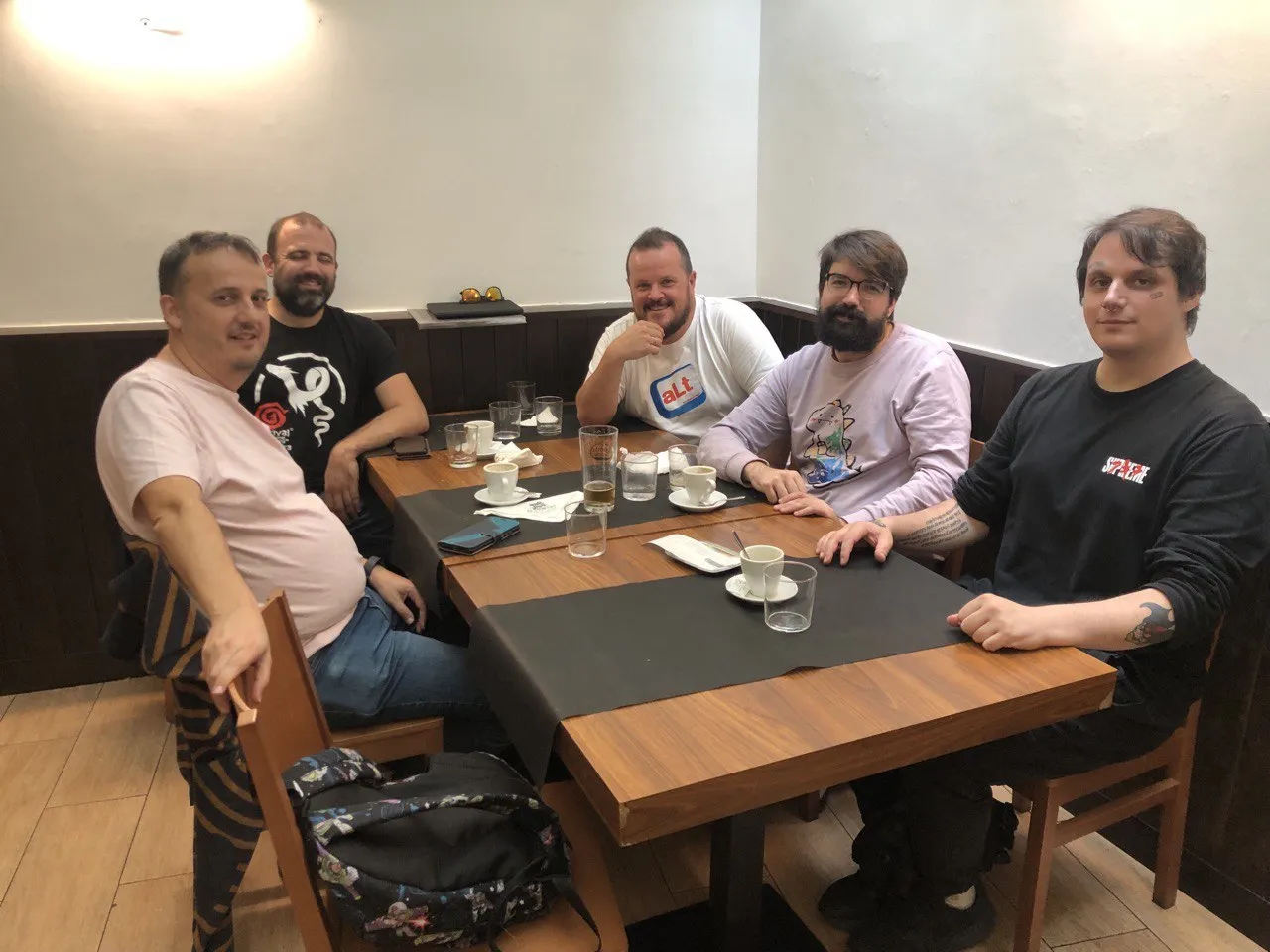 Os socios fundadores e que conforman a Xunta Directiva provisional (Fran, Madialevo, Alkaine, Adrancinho e O_Hanabi)